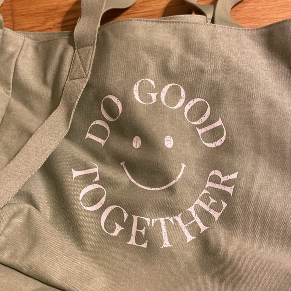 Tote bag by Universal Thread Goods
Co. from Target NEW - Picture 3 of 6